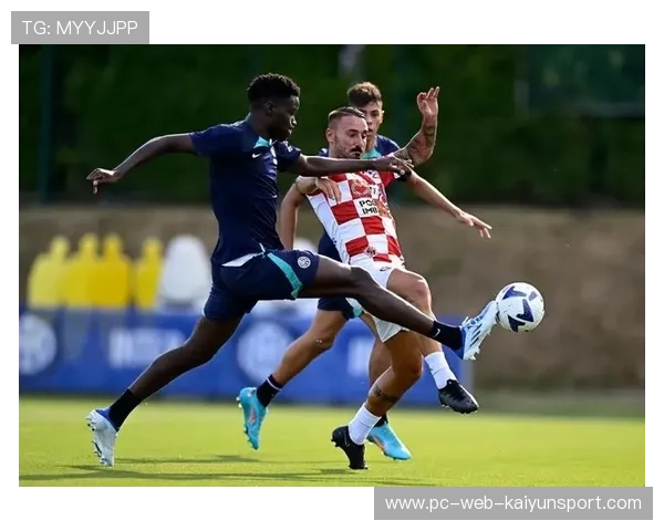 曼联转会风波!AC米兰、尤文猎物或遭截胡为中心 曼联转会风波!AC米兰、尤文猎物或遭截胡为中心