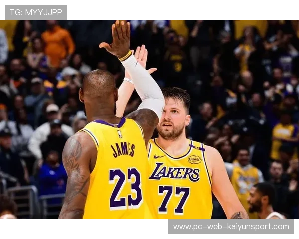 湖人全队状态火热领先18分詹姆斯笑容满面东契奇孤掌难鸣 湖人全队状态火热领先18分詹姆斯笑容满面东契奇孤掌难鸣