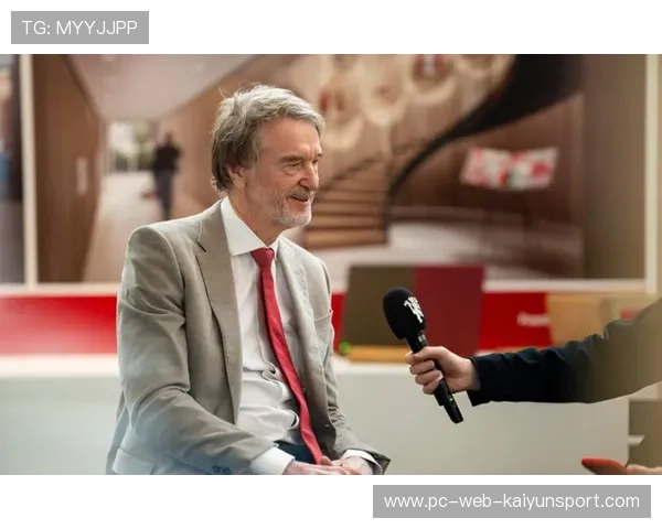 曝阿莫林与曼联铁闸为亲戚背景揭晓 两人均为马戏团后代成主力争议不断 曝阿莫林与曼联铁闸为亲戚背景揭晓 两人均为马戏团后代成主力争议不断