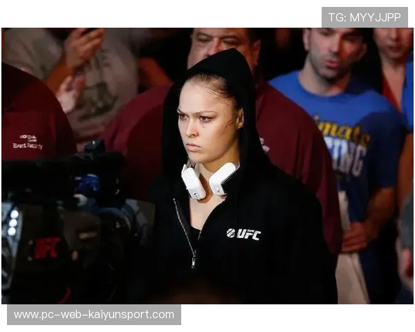 UFC女王一拳定江山，冠军之位无可撼动