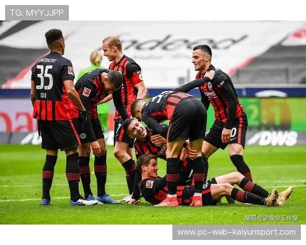 德甲勒沃库森前场压制强势,对方后防节节失守