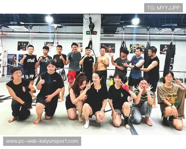 拳击对决中双方坚持到了最后体力极限