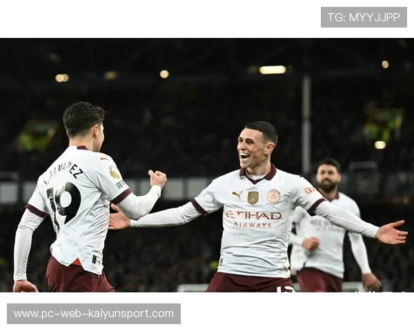 曼城耐心传递配合见效，阿尔瓦雷斯突然前插形成空间