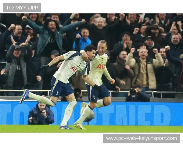 热刺加拉格尔中路传球助攻建功：一记穿透直塞点燃全场激情