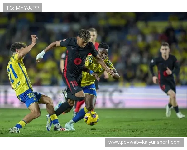 费兰托雷斯二次反抢制造高位威胁，巴萨攻势更显强硬