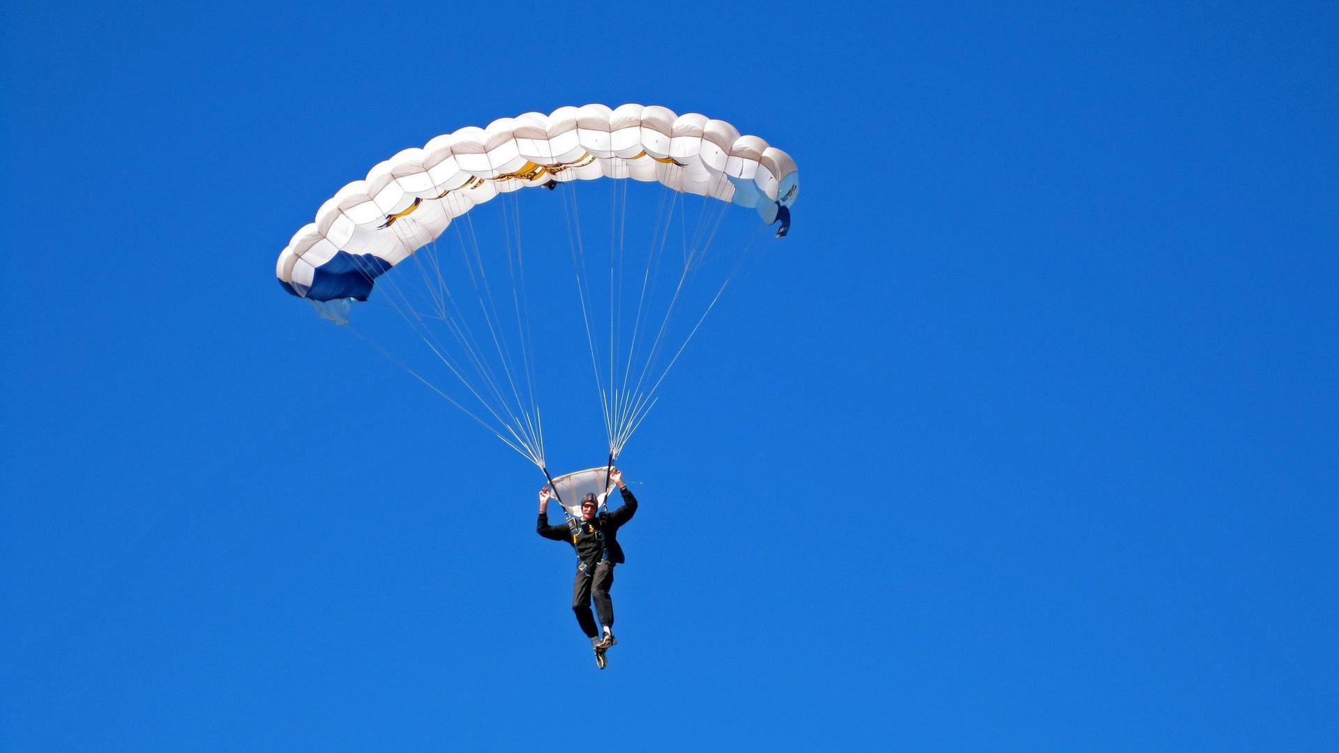 中国体操全锦赛女子高低杠决赛，新秀小将稳定发挥强势取得冠军