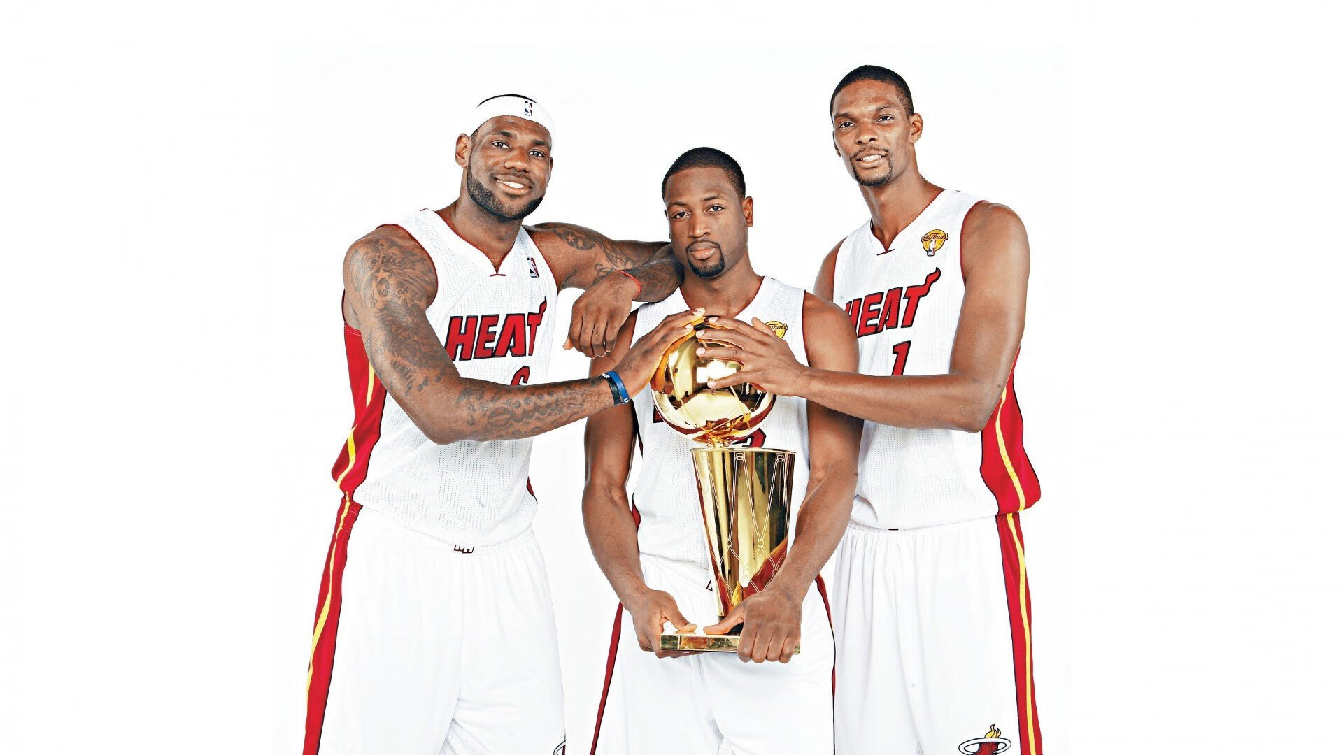 中国男足热身赛主场3比0大胜菲律宾，前锋张玉宁开场便进球，中国男足战平菲律宾